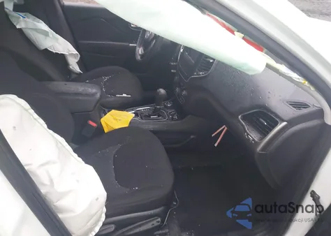 2019 Jeep Cherokee Latitude 4X4 z USA, uszkodzony, nr VIN 1C4PJMCB4KD457700